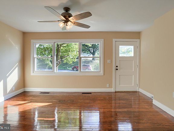 5th image of 914 Lakewood Dr