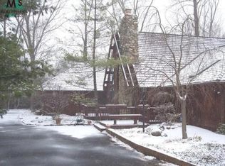 3076 Adams Rd, Troy, MI 48084