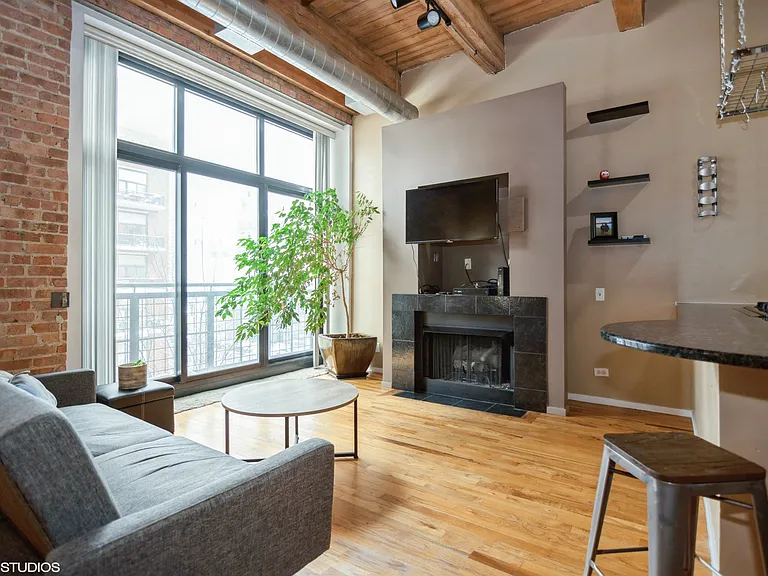 728 W Jackson Blvd #324 — Photo 1