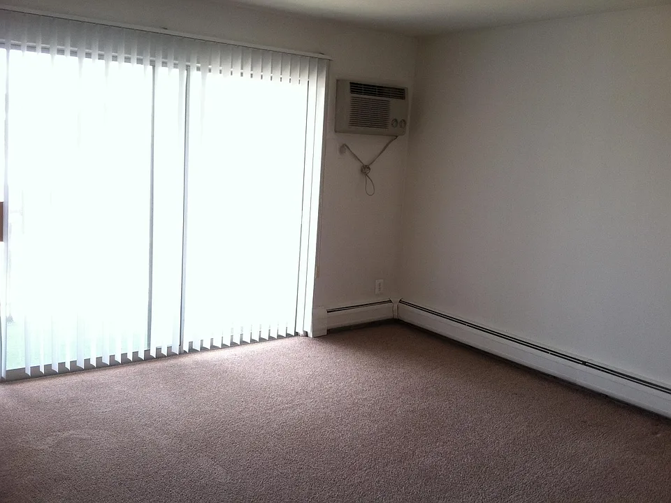 24925 Jefferson Ave #7