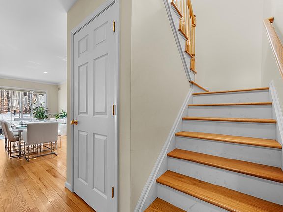 4th image of 60 Pewter Cir #60