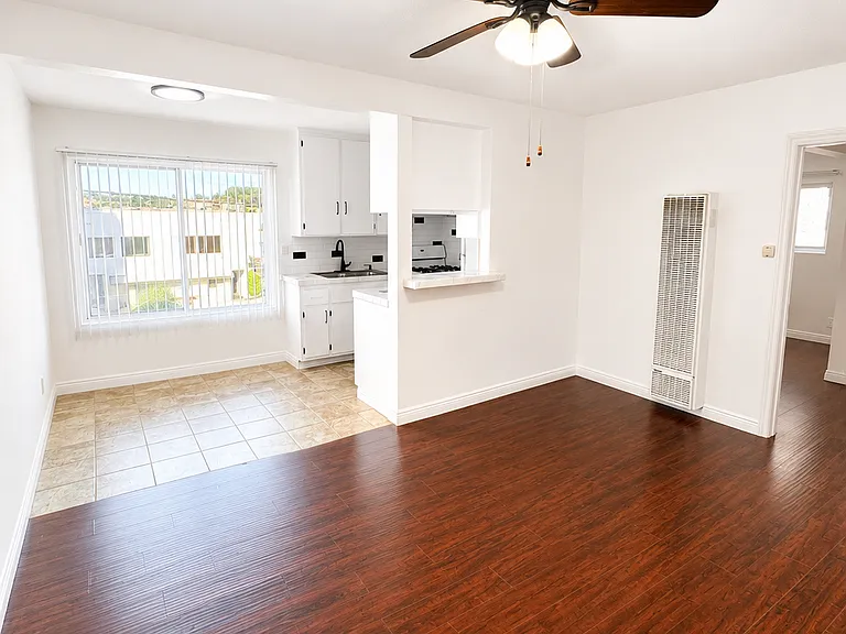 Hollyking Apartments — Photo 32