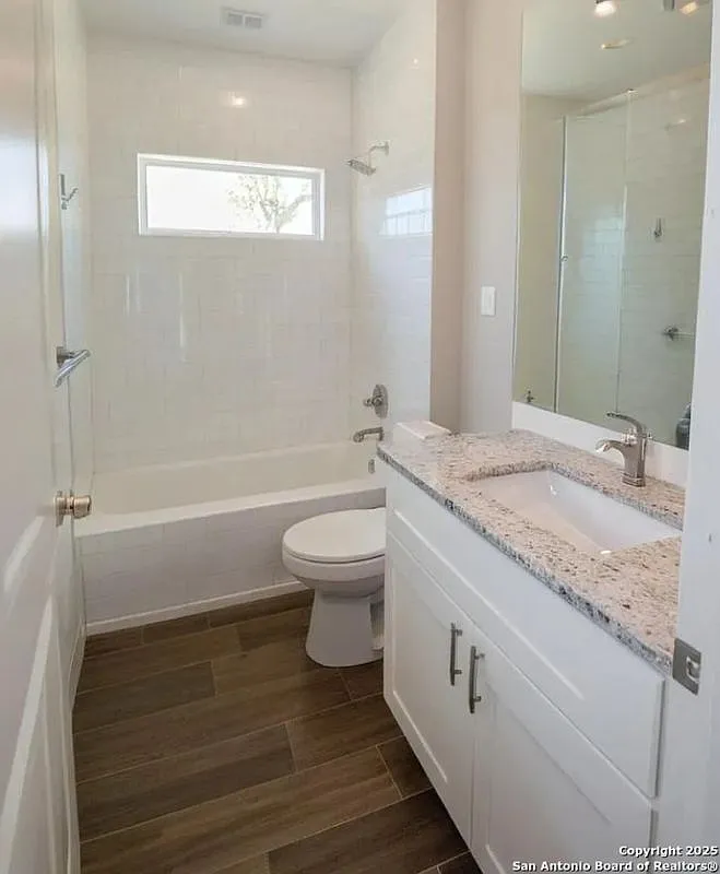 3 bed, 2.0 bath, 1091 sqft, $1,795 — Photo 2