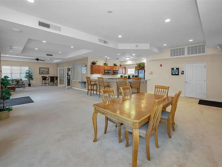 606 Wells Ct #202 — Photo 45