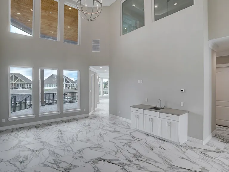 502 Amalfi Dr — Photo 6