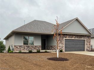 1208 Pinebluff Dr, New Philadelphia, OH 44663