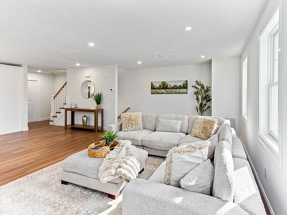 5th image of 44 Dean St #204