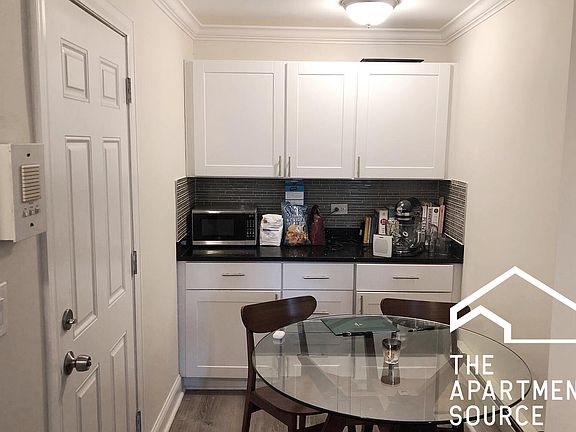 2nd image of 2129 N Dayton St APT G2