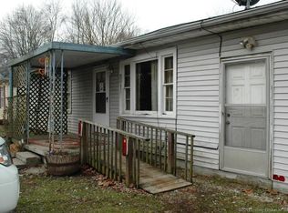 1306 W Gibson Dr, Austin, IN 47102