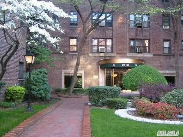 69-10 Yellowstone Boulevard image 1 of 6