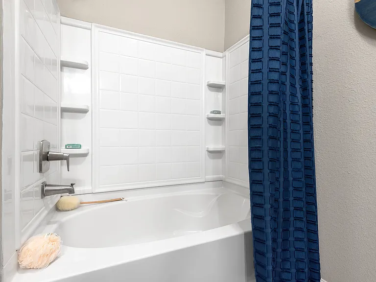 Oversized Soaking Tubs at The Retreat in Corpus Christi, TX _ Ultimate Relaxation