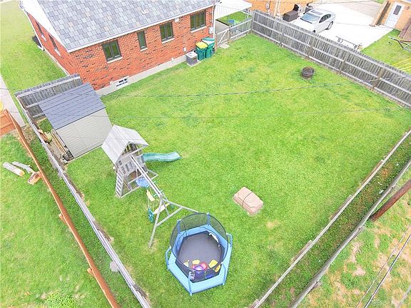 2nd image of 1754 E Dorothy Ln