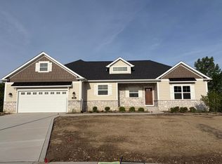 619 Bergamot Ct, Crown Point, IN 46307