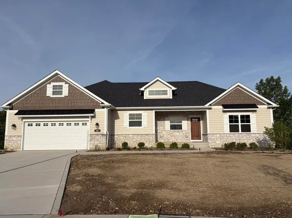 619 Bergamot Ct, Crown Point, IN 46307