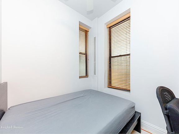 3rd image of 347 W 44th St APT 1RW