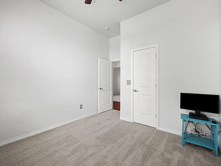 8725 Pikes Peak Rd — Photo 39