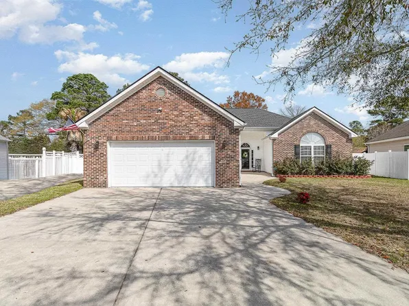 203 Jessica Lakes Dr., Conway, SC 29526