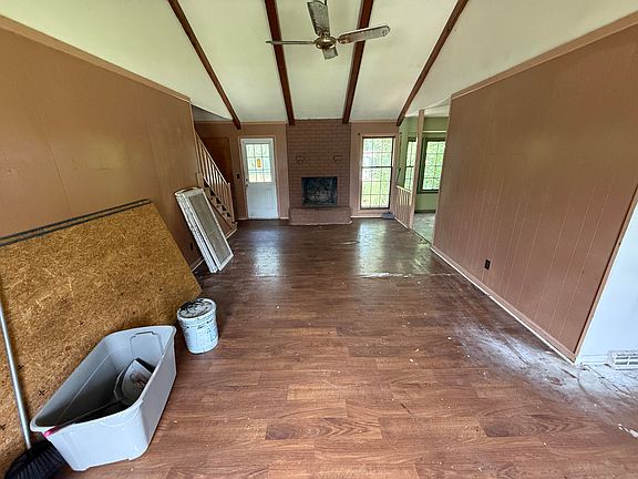 3rd image of 402 Kershaw Rd