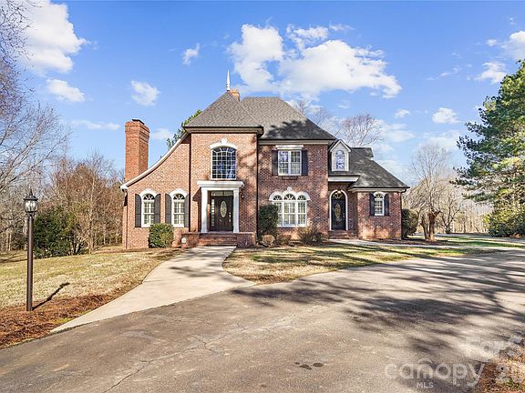 4th image of 2812 Woodwind Ct