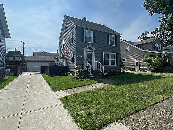 4th image of 16601 Melgrave Ave