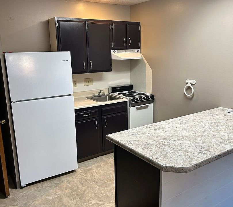 1st image of 110 10th St S #25