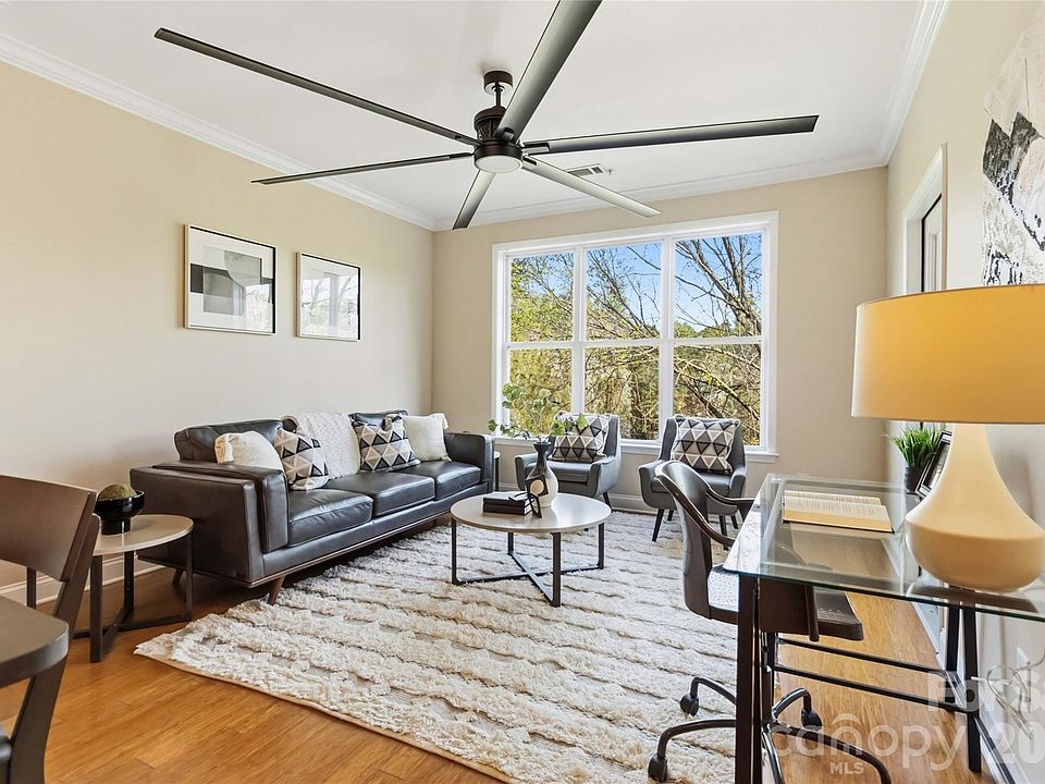 1st image of 1000 E Woodlawn Rd APT 314