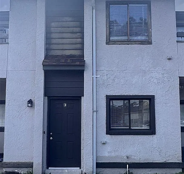 205 Eden Ln #E — Photo 1