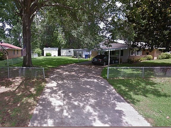 2nd image of 3200 Tanglewood Dr