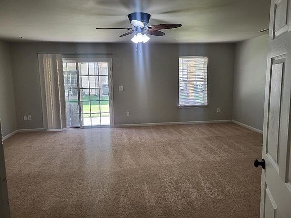 3rd image of 1906 Blue Heron Dr