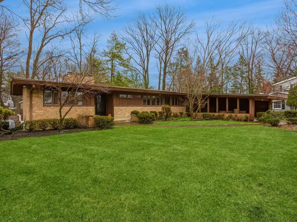 1301 Lewis Ave, Saint Joseph, MI 49085