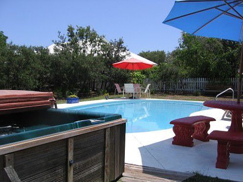 Pool and Hot tub in Back Yard
