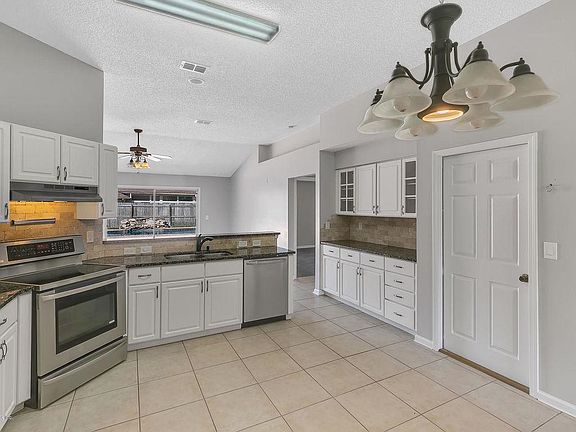 3rd image of 2134 Forest Gate Dr E