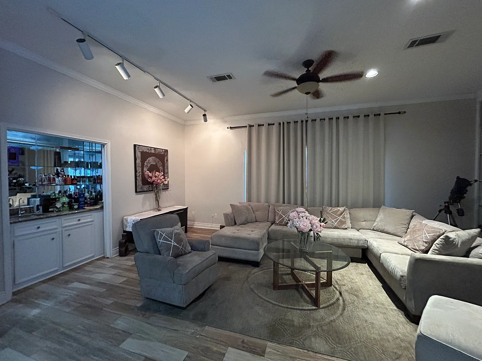 3 bed, 2090 sqft, $2,400 — Photo 3