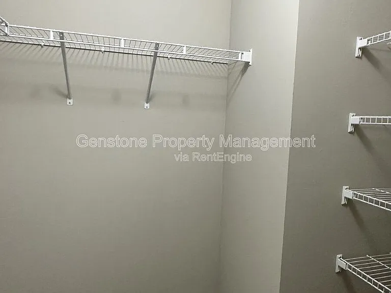 327 Lester Ave S — Photo 10