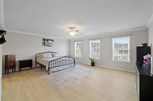 990 Holland Loop — Photo 8