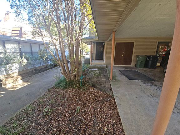 2nd image of 2109 Fleur De Lis Ct