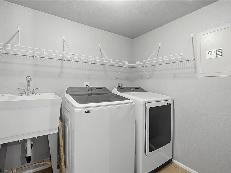 835 S 75th St — Photo 22