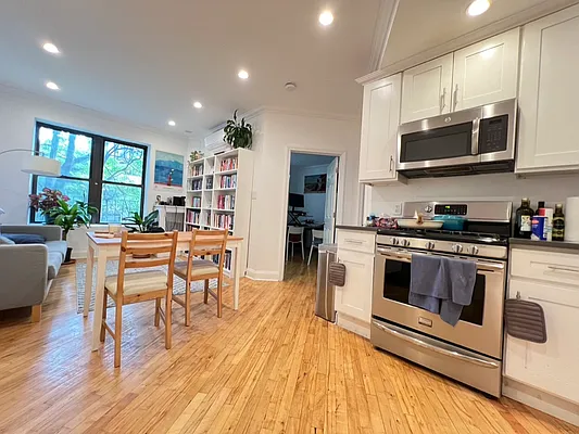Rented by Silver Line Realty Group NY LLC | media 2