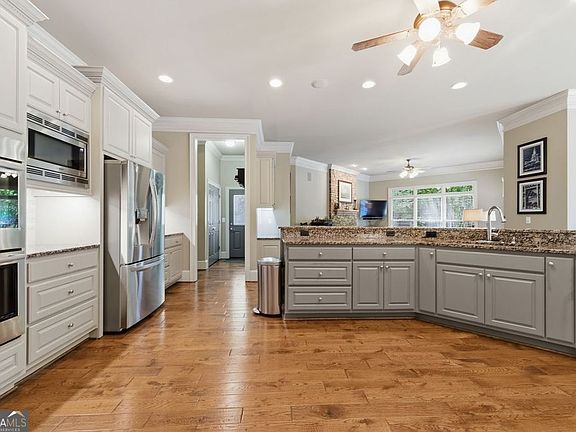 5th image of 348 Aviemore Ln