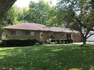 806 N Creyts Rd, Lansing, MI 48917