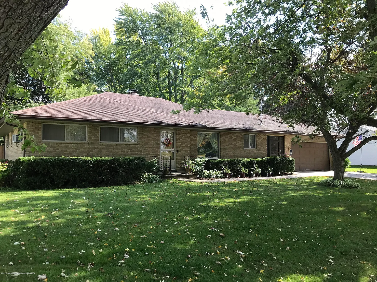 806 N Creyts Rd photo 1