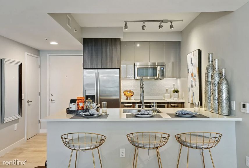 MODEL KITCHEN