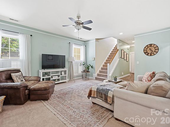 5th image of 16925 Pennington Dr
