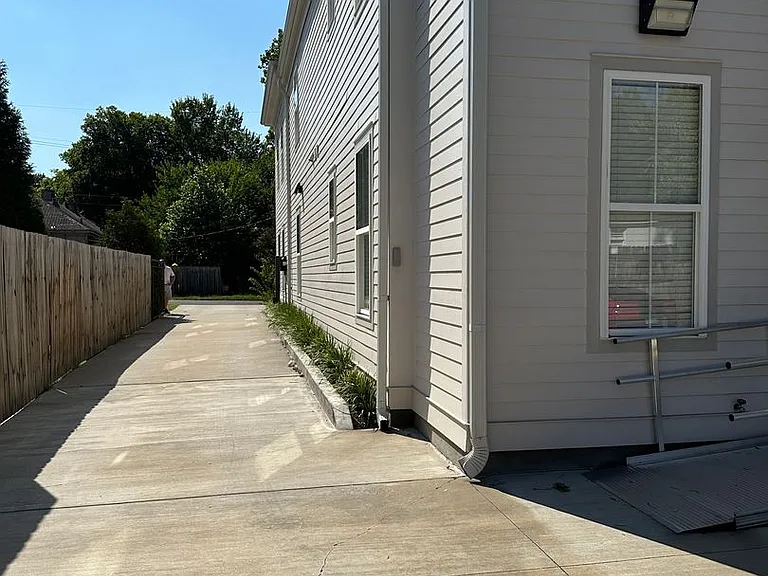 Overton Square Flat Now Available for lease @ 78 N. Rembert! — Photo 12