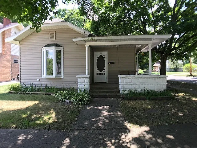 113 W Dewey St