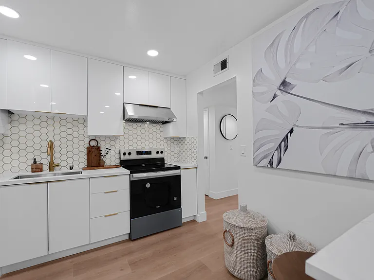 2111 Latham St #307 — Photo 27