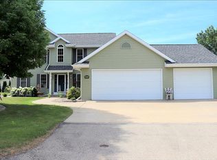 2411 Red Fescue Ct, Menasha, WI 54952