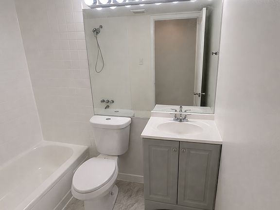 4th image of 611 Roxborough Ave