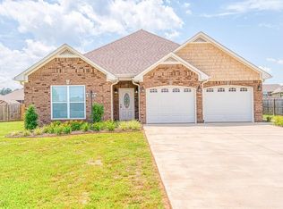 195 Savanna Dr, Killen, AL 35645