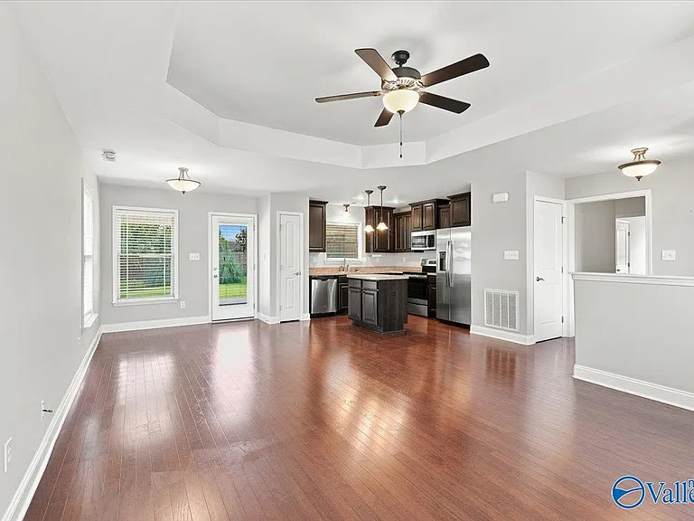 5015 Montauk Trl SE — Photo 9